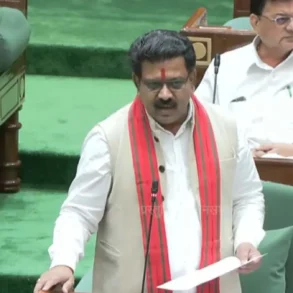 धर्म स्वातंत्र्य विधेयक पारित : विपक्ष की गैर मौजूदगी में हुई लंबी चर्चा, सीएम साय बोले अशिक्षा-गरीबी का फायदा उठाने वालों पर लगेगी रोक, गृहमंत्री शर्मा बोले- शहरों तक पहुंच चुकी थी धर्मातरण की आग