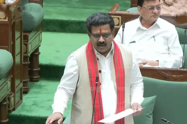 धर्म स्वातंत्र्य विधेयक पारित : विपक्ष की गैर मौजूदगी में हुई लंबी चर्चा, सीएम साय बोले अशिक्षा-गरीबी का फायदा उठाने वालों पर लगेगी रोक, गृहमंत्री शर्मा बोले- शहरों तक पहुंच चुकी थी धर्मातरण की आग