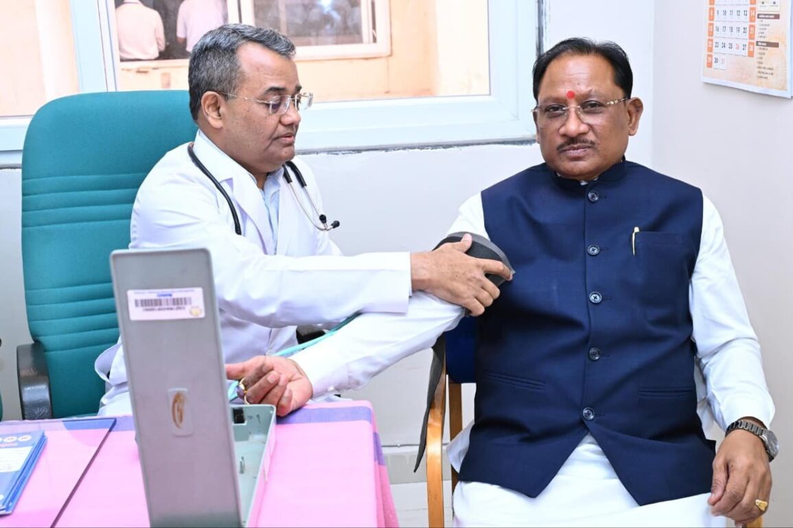 स्वास्थ्य के प्रति जागरूकता का संदेश: मुख्यमंत्री विष्णुदेव साय ने विधानसभा परिसर में तीन दिवसीय स्वास्थ्य शिविर का किया शुभारंभ