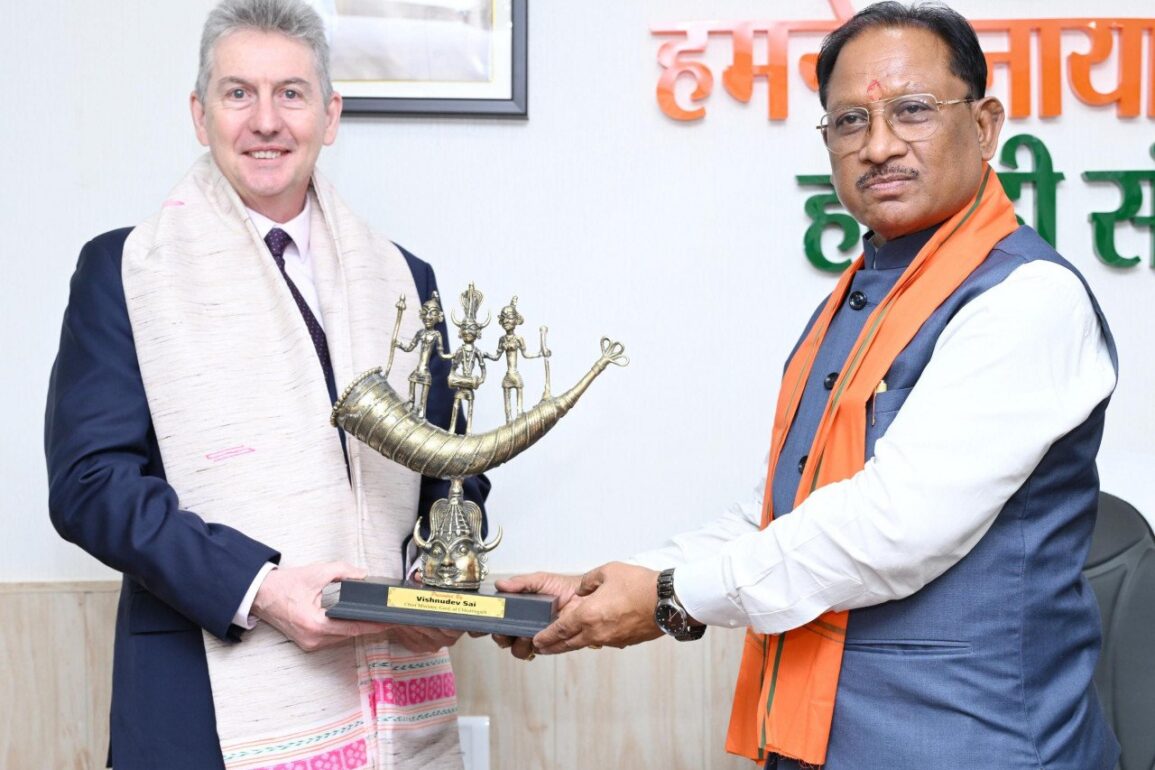 मुख्यमंत्री विष्णु देव साय से आस्ट्रेलिया के महावाणिज्य दूत बर्नार्ड लिंच ने की सौजन्य मुलाकात